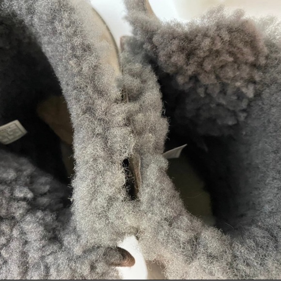 Women’s ⭐️UGG⭐️Grayish/Brown Bailey Bow Boots Size 8 - Picture 5 of 16